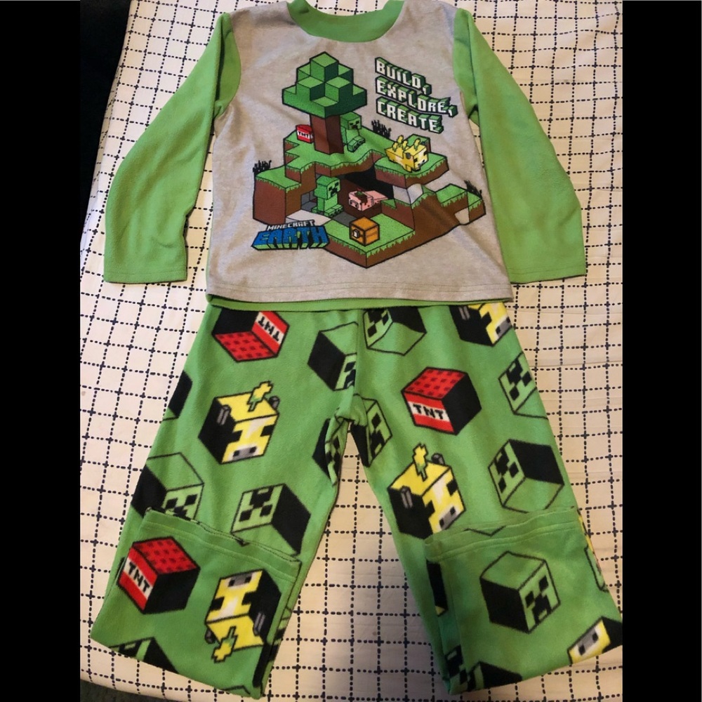 Minecraft pajamas size 6 kids boys